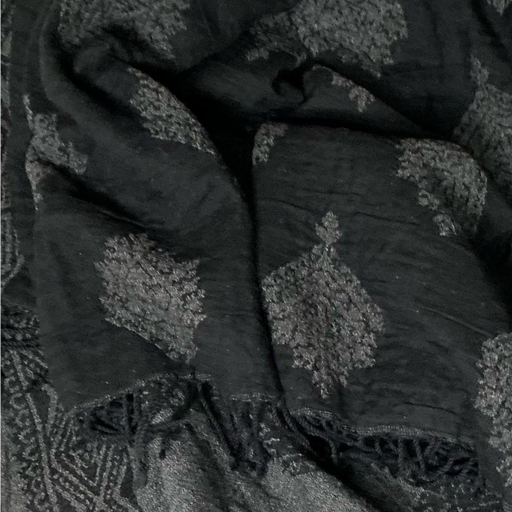 Wilfred Black and Gray Scarf